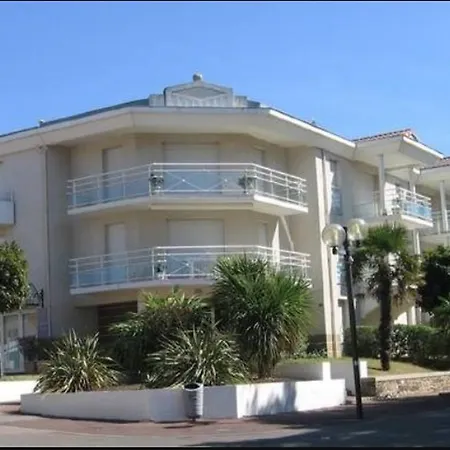 Holiday Avenue Des Pierres Couchees بيت للعطل *